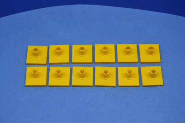 LEGO 12 x Platte mit Pin oben 2x2 gelb | yellow plate with pin 2460 246024