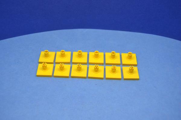 LEGO 12 x Platte mit Pin oben 2x2 gelb | yellow plate with pin 2460 246024