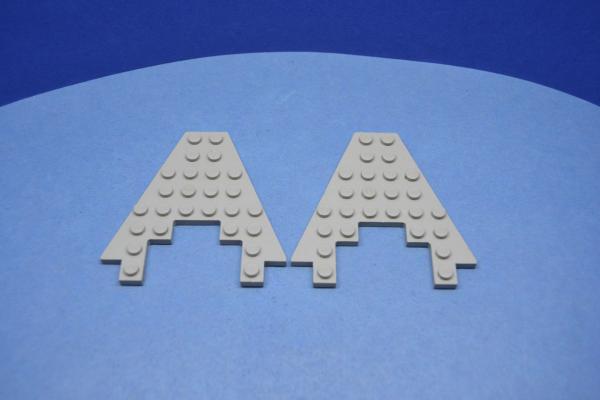 LEGO 2 x FlÃ¼gelplatte althell grau Light Gray Wedge Plate 8x8 with Cutout 6104 