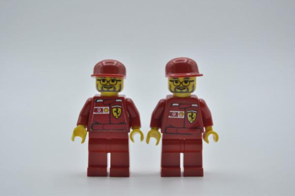 LEGO 2 x Figur Minifigur F1 Ferrari Engineer Kappe rac032s aus Set 8144 8673 