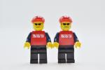 LEGO 2 x Figur Minifigur Town City Red Shirt with 3 Silver Logos cty0175